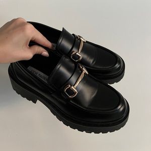 Steve Madden Women’s 8 Black & Gold Loafers